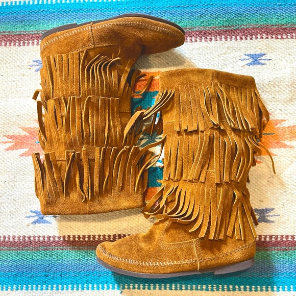 Minnetonka 3 layer fringe boots - Picture 1 of 10
